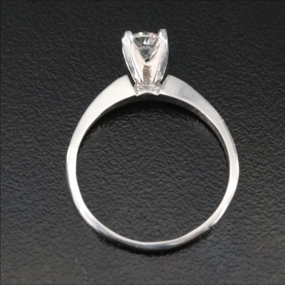 - Platinum Diamond solitaire ring - Picture 6 of 8